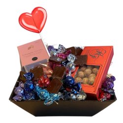 Gavekurv: Karameller og fyldte chokoladekugler