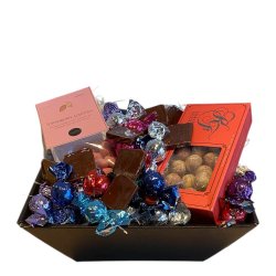 Gavekurv: Karameller og fyldte chokoladekugler