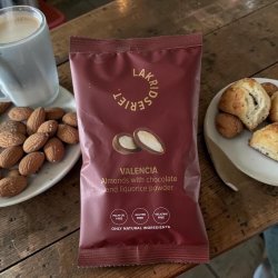  Lakridseriet Valencia � Spr�de mandler med luksuschokolade og lakridspulver