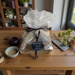 Lille gin kit gavekurv med n�ddesnacks