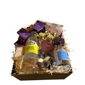 Lille gin kit gavekurv med n�ddesnacks