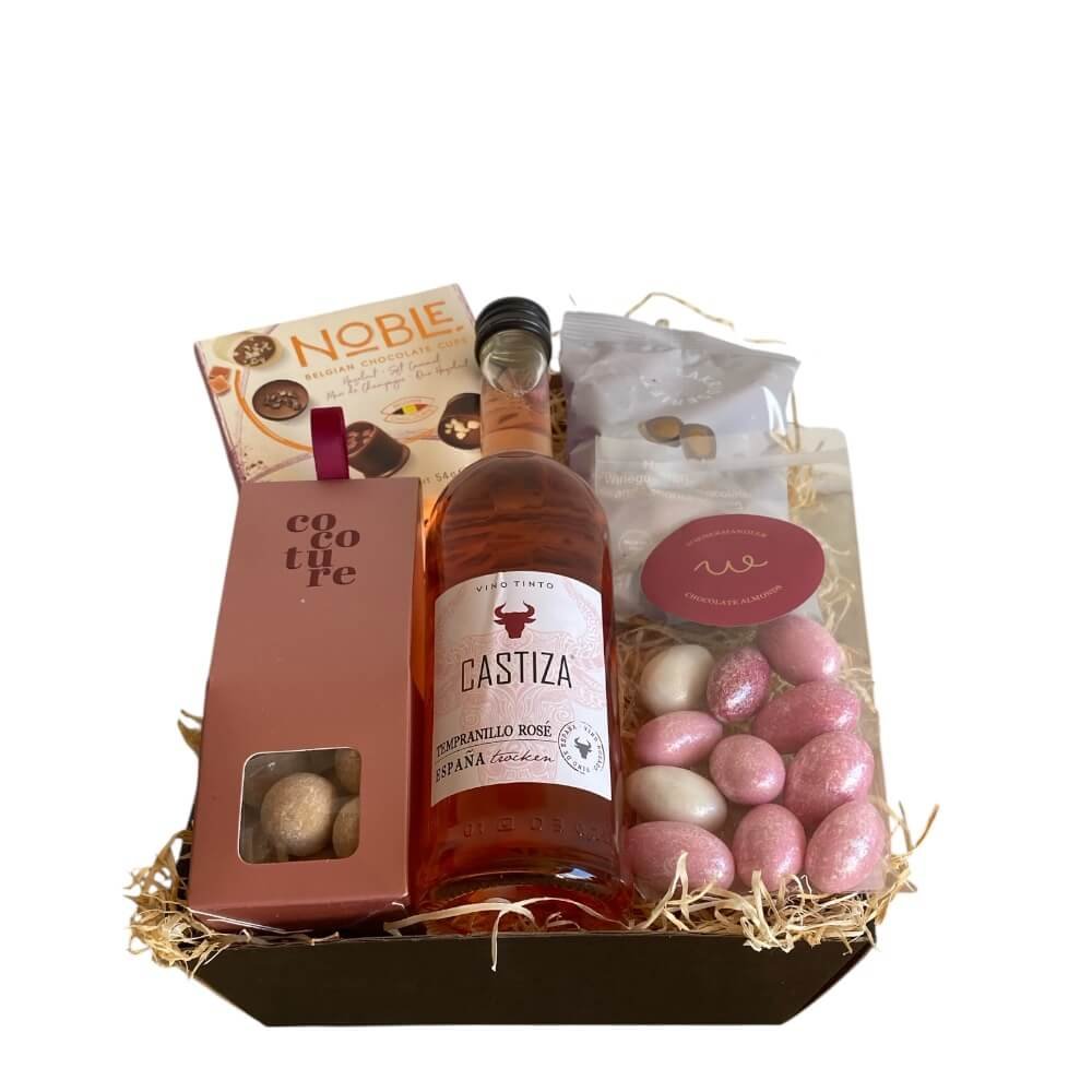 Send en k�rlig hilsen: Gavekurv med Castiza Ros�, Noble chokolade &amp; spr�de mandler