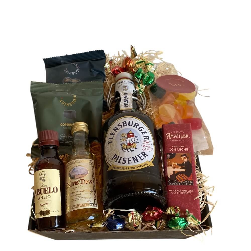 Lille �l kit gavekurv med sm� rom og whisky flasker