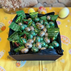 Lille p�ske gavekurv med p�ske�g og tr�fler