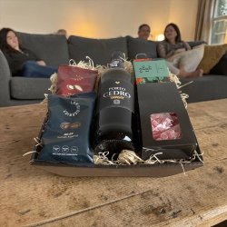 Eksklusiv Gavekurv med Cedro Portvin, Chokolade &amp; Lakrids