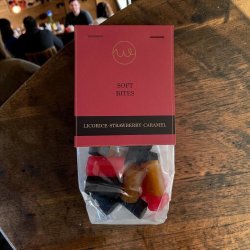 Karamel: Weibel soft bites lakrids og karamel 130g.