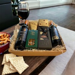 Gavekurv med Italienske vine, chokolade og mandler