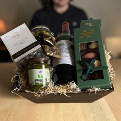 Eksklusiv gavekurv - vin tapas og luksuslakrids