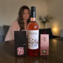 Vingave med rosevin, chokolade og vingummi